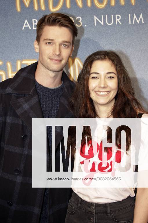 Patrick Schwarzenegger with blogger at the premiere of the Kinoflim Midnight Sun Everything for you in the Village Cinemas Vienna 27 02 2018 Foto:xB.xLoschanx xFuturexImage