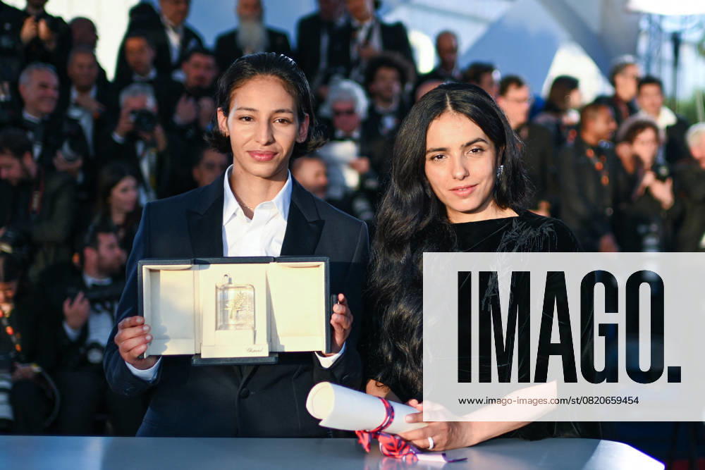 Bilder des Jahres 2025, Entertainment 05 Mai Cannes Winners Photocall AM Nadia Melliti and Hafsia Herzi winner of the Best Actress Award for The Little Sister , pose with the Best Actress Award during the Palme D Or Winners photocall in Cannes, France on May 24, 2025 as part of the 78th Cannes Film Festival. Photo by Aurore Marechal ABACAPRESS.COM Cannes France