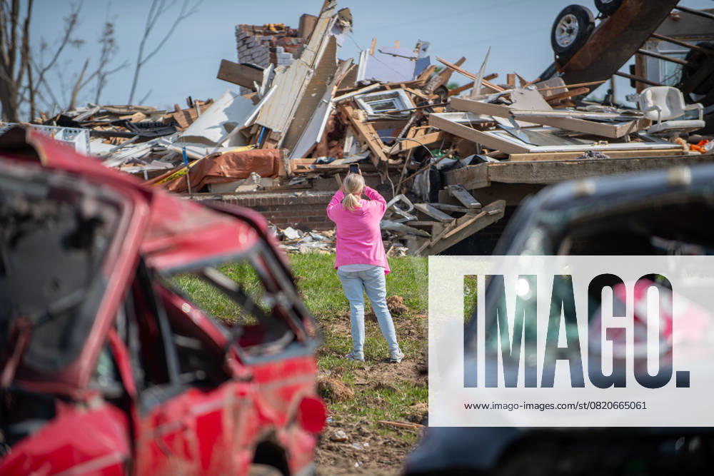 KW21 Tornado Damage In London, Kentucky A woman assesses heavy property damage after an EF-4 tornado carves a 16-mile path of destruction through Laurel County, Kentucky, leaving 19 people dead on May 16. With the help of numerous volunteer organizations, homeowners and business owners still work on debris removal before they can begin to rebuild in London, Kentucky, on May 24, 2025. London Kentucky United States