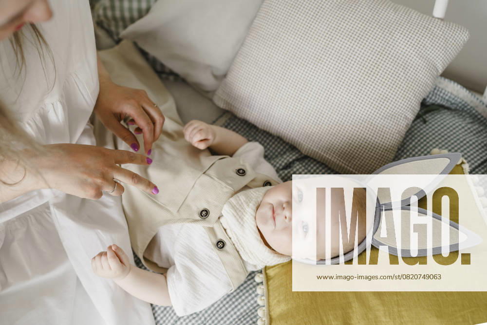 Mother playing with baby wearing bunny ears at home model released, Symbolfoto property released, VBUF00680