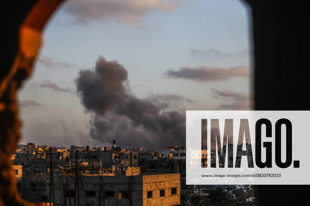(250527) -- GAZA, May 27, 2025 -- Smoke rises following an Israeli airstrike in Jabalia refugee camp, northern Gaza Strip, on May 27, 2025. The Palestinian death toll in Gaza has surpassed 54,000 since the outbreak of the conflict between Hamas and Israel on Oct. 7, 2023, Gaza s health authorities said on Tuesday. (Photo by Xinhua) MIDEAST-GAZA-JABALIA REFUGEE CAMP-ISRAEL-AIRSTRIKES MahmoudxZaki