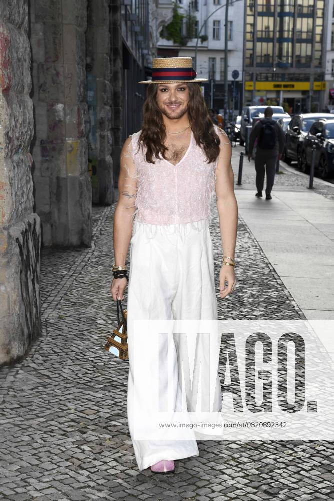 Riccardo Simonetti as a guest on the black carpet at the premiere of the special screening of the Sky Wow TV series And Just Like That season 3 at Fotografiska in Berlin 28 05 2025 Berlin Germany