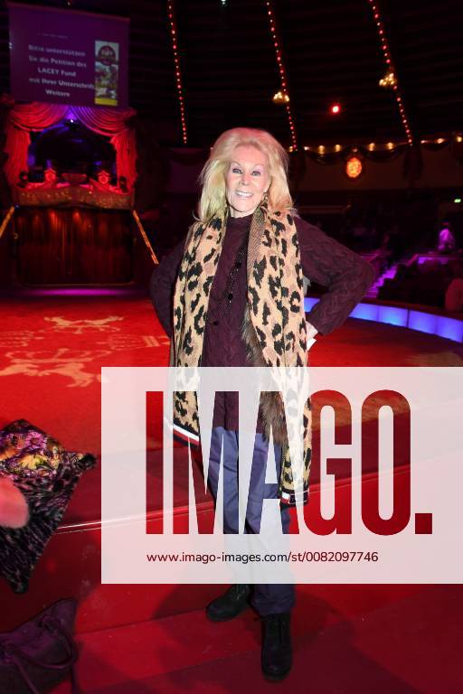 Birgit Bergen Premiere Circus Krone 3 Winter Program Manege Circus Kronebau Munich 01 03 2018