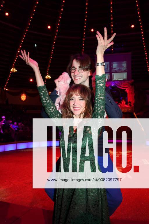 Cornelia Corba with the adopted son Benjamin Premiere Circus Krone 3 Winter Program Manege Circus Kronebau Munich 01 03 2018