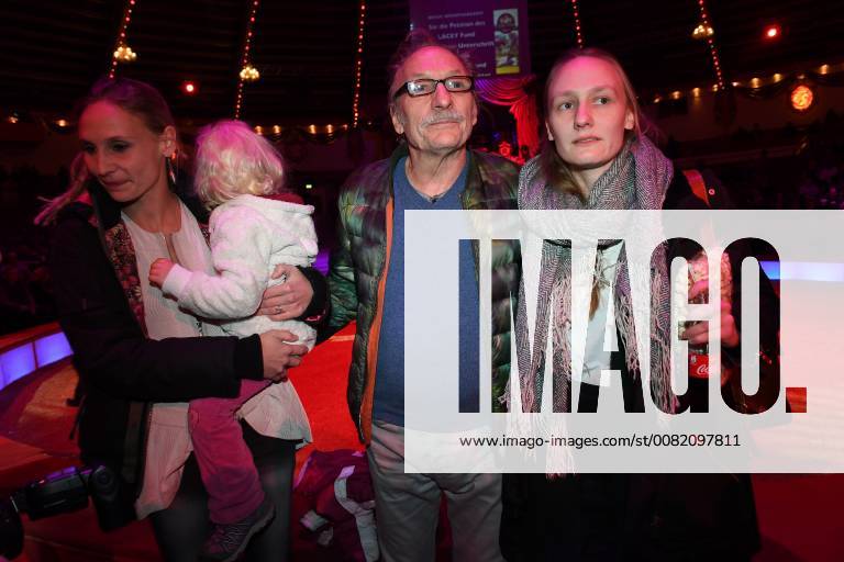 Franz Xaver Kroetz with his daughters Josefine and Magdalena and his granddaughter Premiere Circus Krone 3 Winter Program Manege Circus Kronebau Munich 01 03 2018