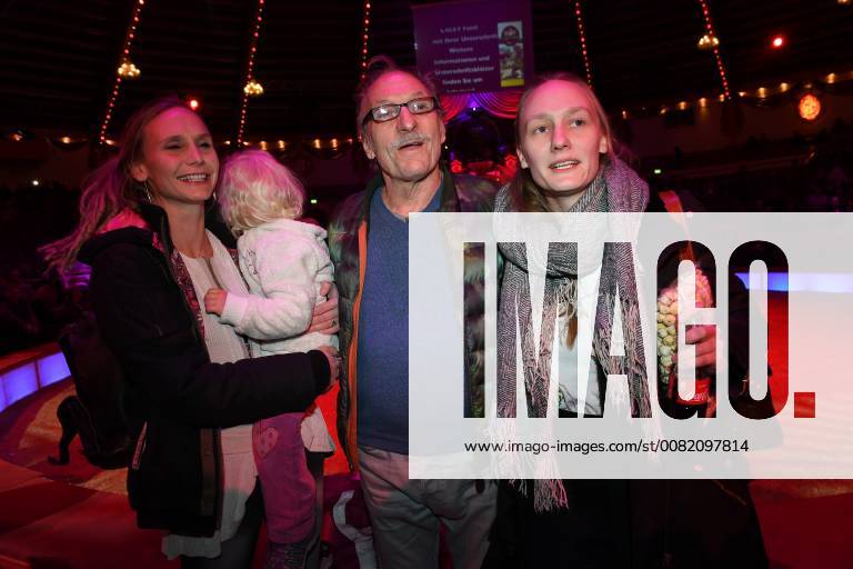 Franz Xaver Kroetz with his daughters Josefine and Magdalena and his granddaughter Premiere Circus Krone 3 Winter Program Manege Circus Kronebau Munich 01 03 2018
