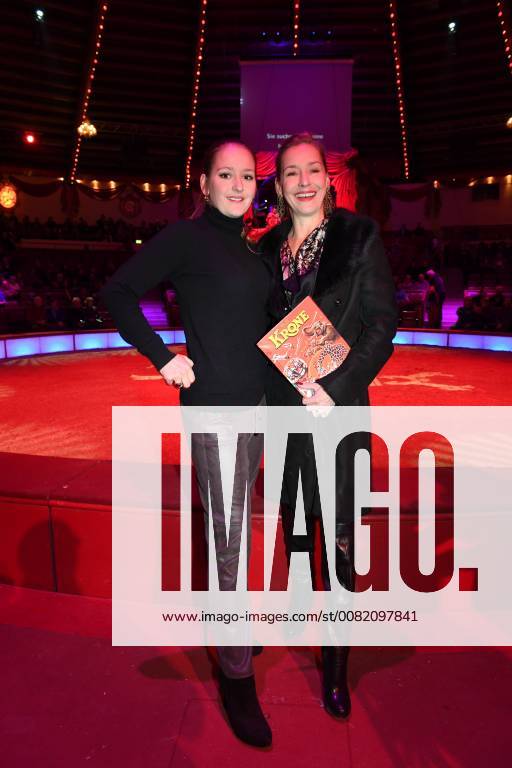 Lisa Seitz with daughter Luzie Premiere Circus Krone 3 Winter Program Manege Circus Kronebau Munich 01 03 2018