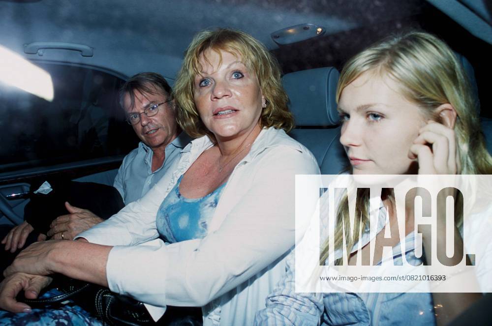 The Man Who Sued God premiere SAM NEILL, KIRSTEN DUNST & Mum The Man Who Sued God Film Premiere at Warner Village West end in car London Great Britain