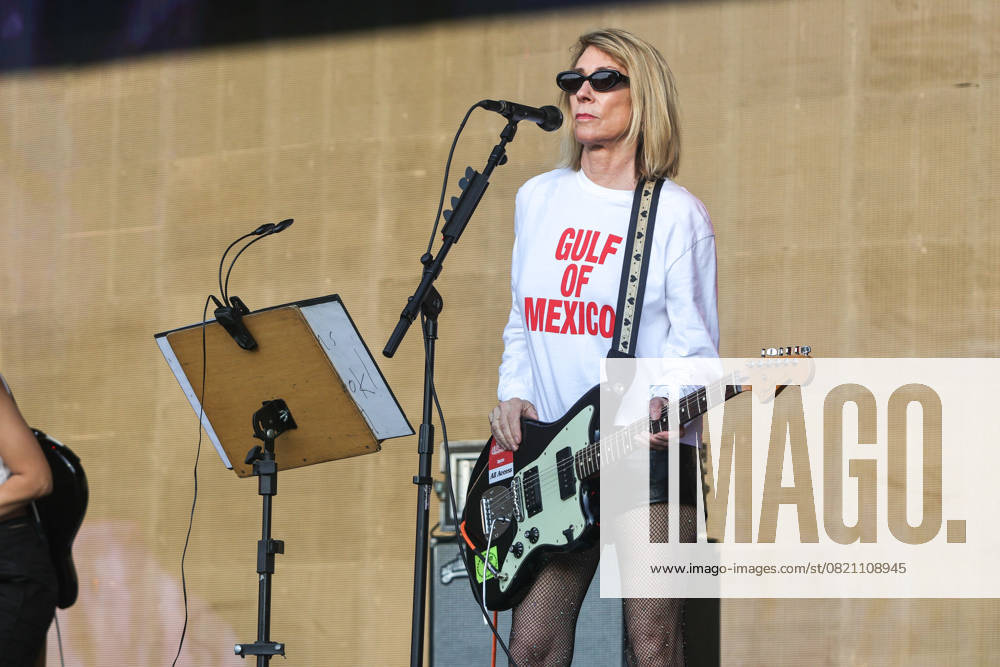 SaO PAULO, SP - 31.05.2025: POPLOAD FESTIVAL 2025 - Kim Gordon, ex-Sonic Youth, performs at the 2025 edition of the Popload Festival, which takes place in the external area of the Ibirapuera Auditorium this Saturday (31). x2746676x YurixMurakami