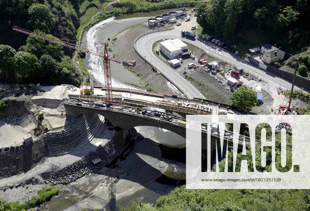 DEU , GERMANY After the flood disaster in July 2021 in the Ahr Valley Bahn AG is repairing and rebuilding the destroyed bridges and railway lines of the Ahr Valley Train , like here in Altenahr , 14 05 2025 DEU , GERMANY After the flood disaster in July 2021 in the Ahr Valley Bahn AG is repairing and rebuilding the destroyed bridges and railway lines of