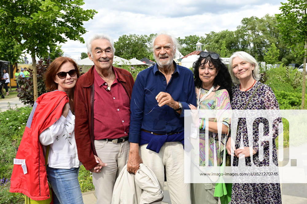 Petra Blossey, Giso Weißbach, Achim Wolff, Heike Köfer and Rita Feldmeier at the Beelitz Asparagus Festival 2025 on the Beelitz open-air stage Beelitz, 01 06 2025 Foto:xM.xWehnertx xFuturexImagex spargelfest_5624