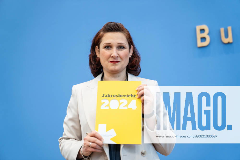 Federal Press Conference in Berlin Ferda Ataman, Independent Federal Commissioner for Anti-Discrimination, presents the Federal Anti-Discrimination Agencys Annual Report 2024 Federal Press Conference in Berlin Ferda Ataman, Independent Federal Commissioner for Anti-Discrimination, presents the Federal Anti-Discrimination Age