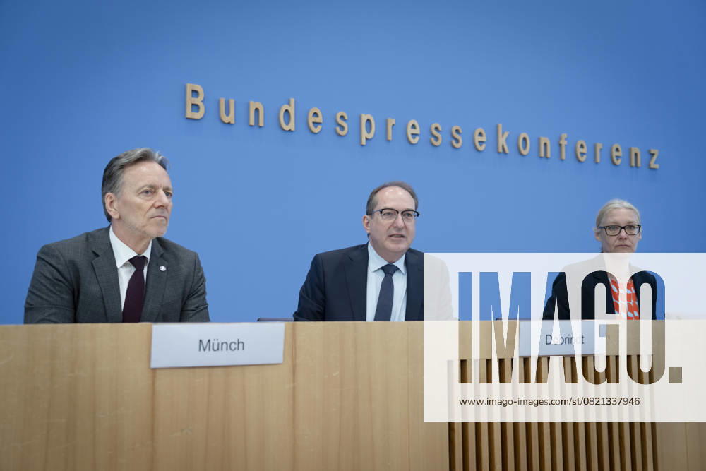 Federal Press Conference, Holger Münch, Alexander Dobrindt Federal Press Conference, BPK, Holger Münch, President, BKA Alexander Dobrindt, BMI, Federal Minister of the Interior Berlin Berlin GER
