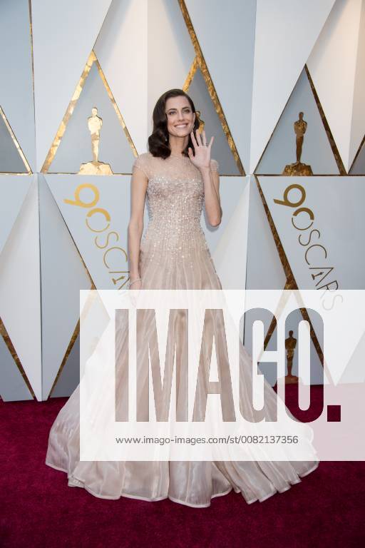 Actress Allison Williams arrives on the red carpet of The 90th OscarsÂ® at the DolbyÂ® Theatre in Hollywood, CA on Sunday