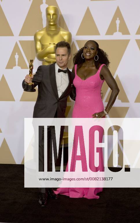 US actor Sam Rockwell (L) celebrates with US actress Viola Davis (R) after wins the Oscar to Best Supporting Actor for Three Billboards Outside Ebbing, Missouri , during the 90th annual Academy Awards ceremony at the Dolby Theatre in Hollywood, California, on 4 March 2018. The Oscars are presented for outstanding individual or collective efforts in 24 categories in filmmaking. 90th annual Academy Awards ceremony !ACHTUNG: NUR REDAKTIONELLE NUTZUNG!