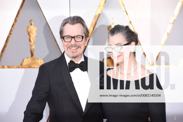 Los Angeles, California, U.S. - GARY OLDMAN and his wife GISELE SCHMIDT arrives on the red carpet for the 90th Annual Academy Awards at the Dolby Theatre. Los Angeles U.S. - ZUMAz03_ 20180304_zbp_z03_168