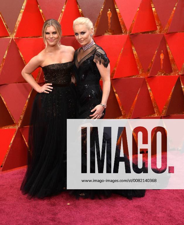 (L-R) Gabrine Muguruza and skier Lindsey Vonn arrive on the red carpet for the 90th annual Academy Awards at the Dolby Theatre in the Hollywood section of Los Angeles on March 4, 2018. LAP201803041090 JIMxRUYMEN
