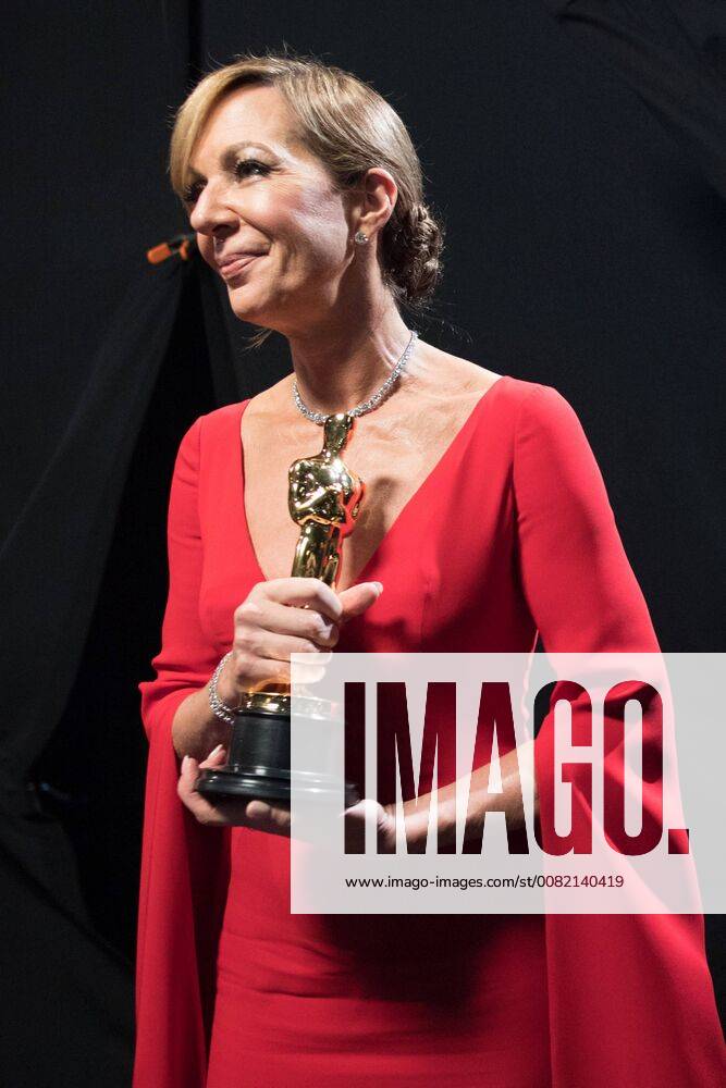 Allison Janney accepts the Oscar for Performance by an actress in a supporting role, for her role in I, Tonya during the live ABC Telecast of The 90th Oscars® at the Dolby® Theatre in Hollywood, CA on Sunday
