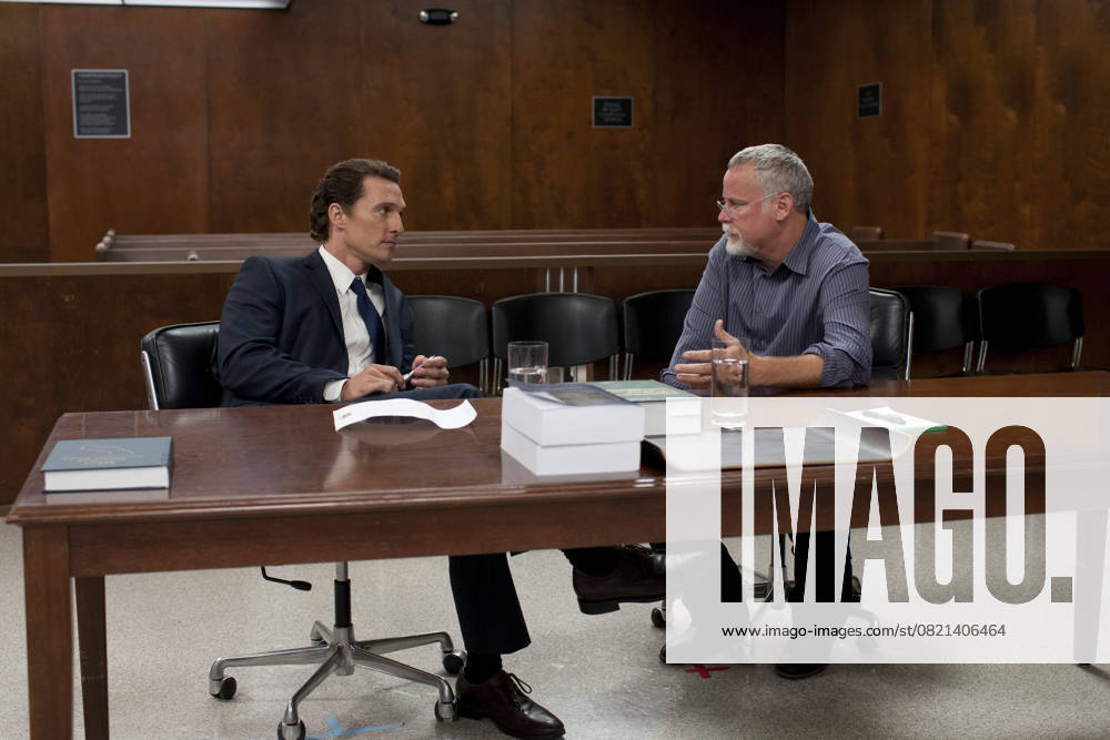 The Lincoln Lawyer - filmstill MATTHEW McCONAUGHEY & MICHAEL CONNELLY in The Lincoln Lawyer