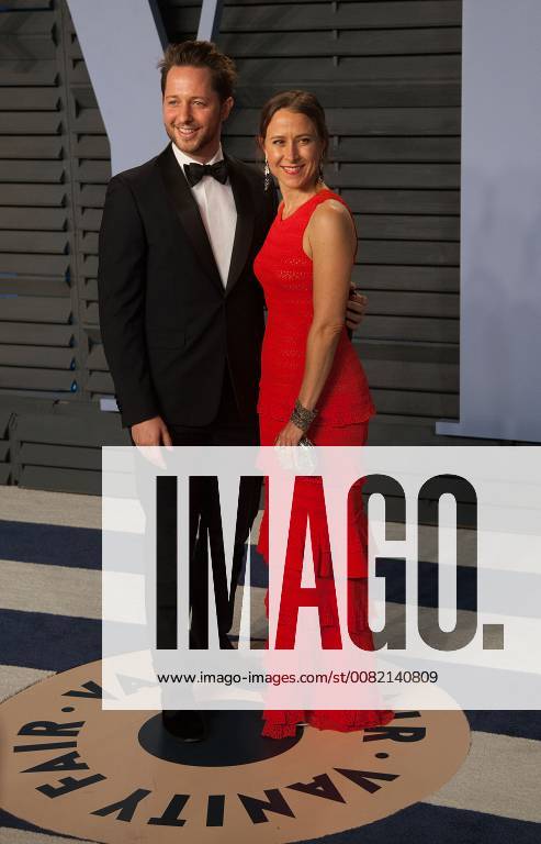 Beverly Hills, California, U.S - Derek Blasberg (L) and Anne Wojcicki on the red carpet of the 2018 Vanity Fair Oscar Party held at the Wallis Annenberg Center in Beverly Hills, California on Sunday March 4, 2018. Beverly Hills U.S. - ZUMAp124 20180304_zaa_p124_171