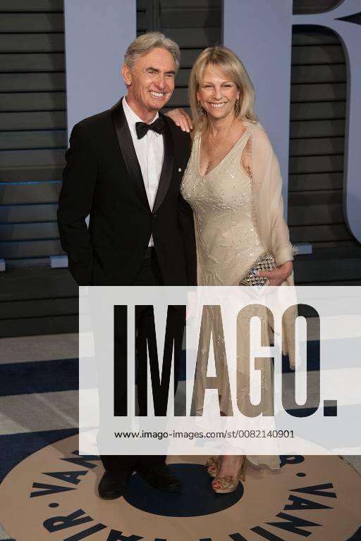 Beverly Hills, California, U.S - David Steinberg (L) and Robyn Todd on the red carpet of the 2018 Vanity Fair Oscar Party held at the Wallis Annenberg Center in Beverly Hills, California on Sunday March 4, 2018. Beverly Hills U.S. - ZUMAp124 20180304_zaa_p124_177