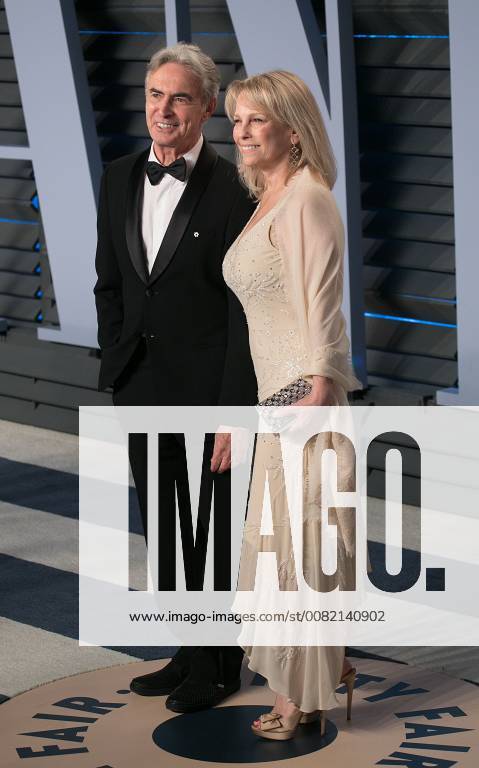 Beverly Hills, California, U.S - David Steinberg (L) and Robyn Todd on the red carpet of the 2018 Vanity Fair Oscar Party held at the Wallis Annenberg Center in Beverly Hills, California on Sunday March 4, 2018. Beverly Hills U.S. - ZUMAp124 20180304_zaa_p124_178