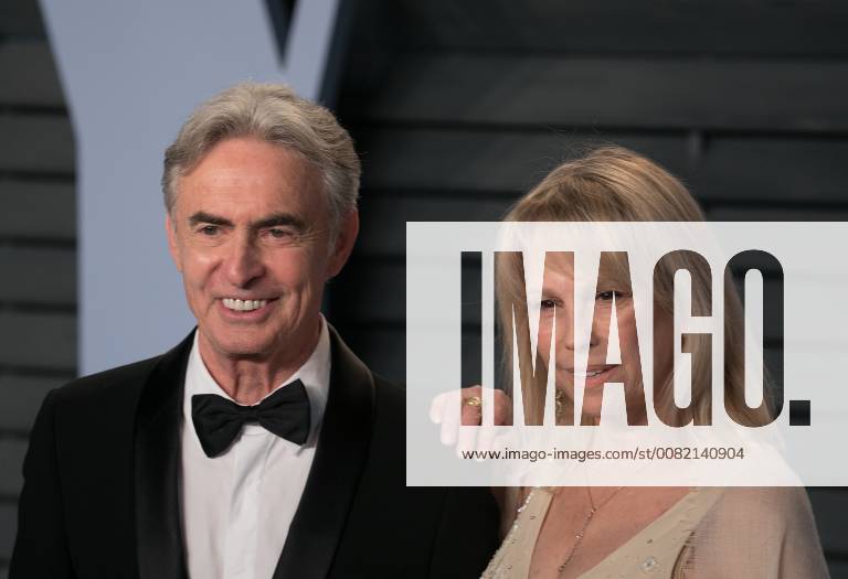 Beverly Hills, California, U.S - David Steinberg (L) and Robyn Todd on the red carpet of the 2018 Vanity Fair Oscar Party held at the Wallis Annenberg Center in Beverly Hills, California on Sunday March 4, 2018. Beverly Hills U.S. - ZUMAp124 20180304_zaa_p124_180