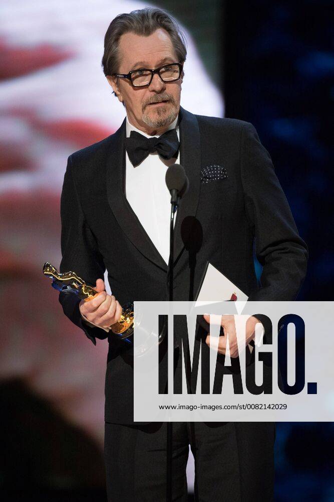 Gary Oldman accepts the Oscar for performance by an actor in a leading role for work on Darkest Hour during the live ABC Telecast of the 90th Oscars® at the Dolby® Theatre in Hollywood, CA on Sunday