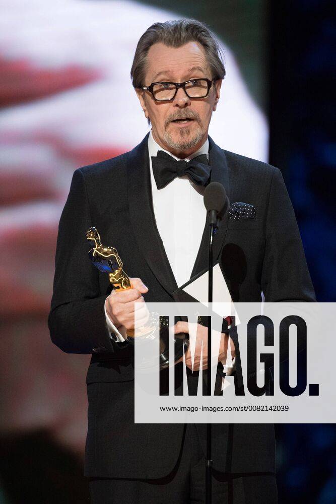 Gary Oldman accepts the Oscar for performance by an actor in a leading role for work on Darkest Hour during the live ABC Telecast of the 90th Oscars® at the Dolby® Theatre in Hollywood, CA on Sunday