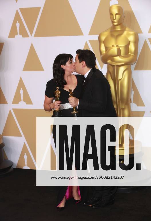 Hollywood, CA, U.S. - 04 March 2018 - Hollywood, California - {Kristen Anderson-Lopez, Robert Lopez}. 90th Annual Academy Awards presented by the Academy of Motion Picture Arts and Sciences held at Hollywood & Highland Center. Photo Credit: AdMedia Hollywood U.S. - ZUMAa123 20180305_zaa_a123_010