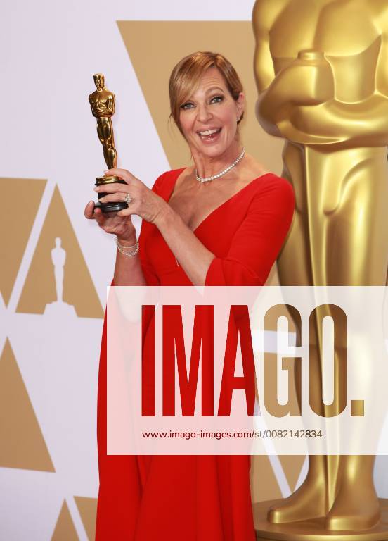 Hollywood, CA, U.S. - 04 March 2018 - Hollywood, California - Allison Janney. 90th Annual Academy Awards presented by the Academy of Motion Picture Arts and Sciences held at Hollywood & Highland Center. Photo Credit: AdMedia Hollywood U.S. - ZUMAa123 20180304_zaa_a123_689