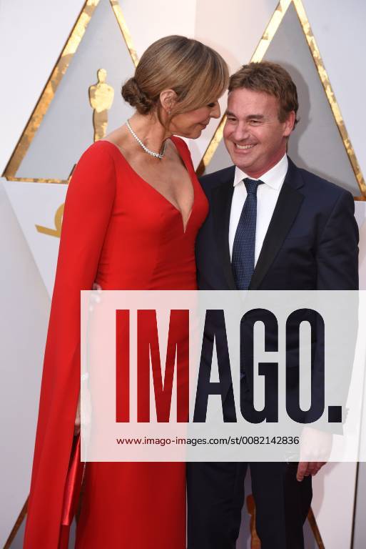 Los Angeles, California, U.S. - ALLISON JANNEY and friend STEVEN RODGERS arrive on the red carpet for the 90th Annual Academy Awards at the Dolby Theatre. Los Angeles U.S. - ZUMAz03_ 20180304_zbp_z03_438
