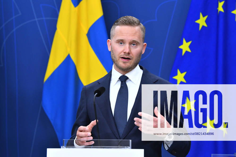 STOCKHOLM, SWEDEN 20250604 Henrik Vinge SD during a press conference with, among others, Minister of Justice Gunnar Strömmer about the negotiations with Estonia on renting prison places STOCKHOLM SWEDEN