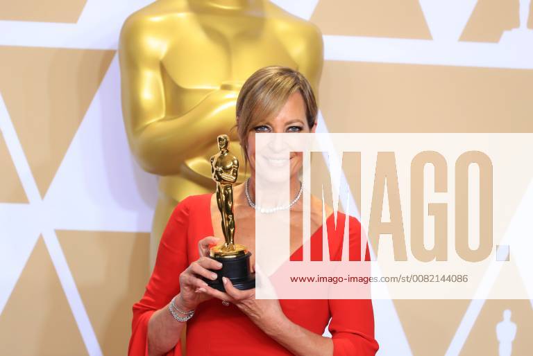 (180305) -- LOS ANGELES, March 5, 2018 -- Actress Allison Janney poses after winning the Best Supporting Actress award for I, Tonya at press room of the 90th Academy Awards at the Dolby Theater in Los Angeles, the United States, on March 4, 2018. )(yy) U.S.-LOS ANGELES-OSCAR-AWARDS lixying