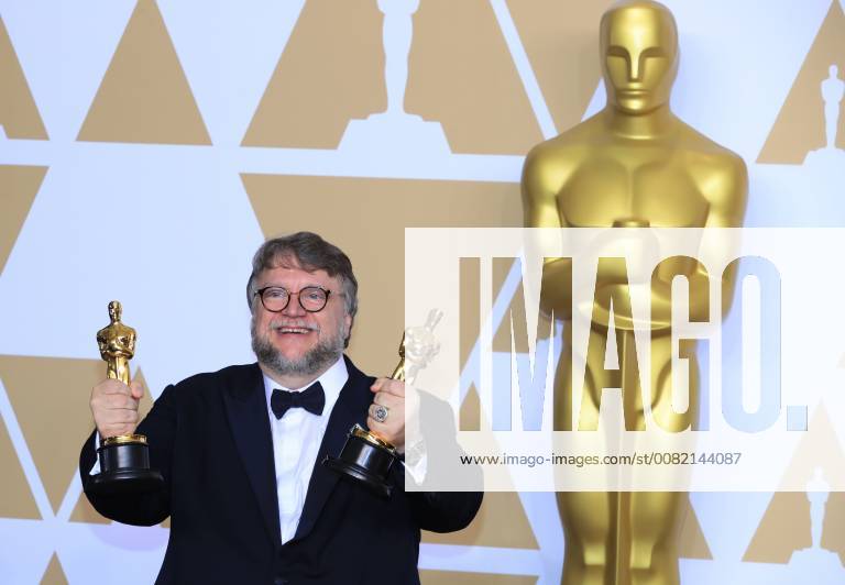 (180305) -- LOS ANGELES, March 5, 2018 -- Director Guillermo del Toro poses after winning the Best Director award and the Best Picture award for The Shape of Water at press room of the 90th Academy Awards at the Dolby Theater in Los Angeles, the United States, on March 4, 2018. )(yy) U.S.-LOS ANGELES-OSCAR-AWARDS lixying