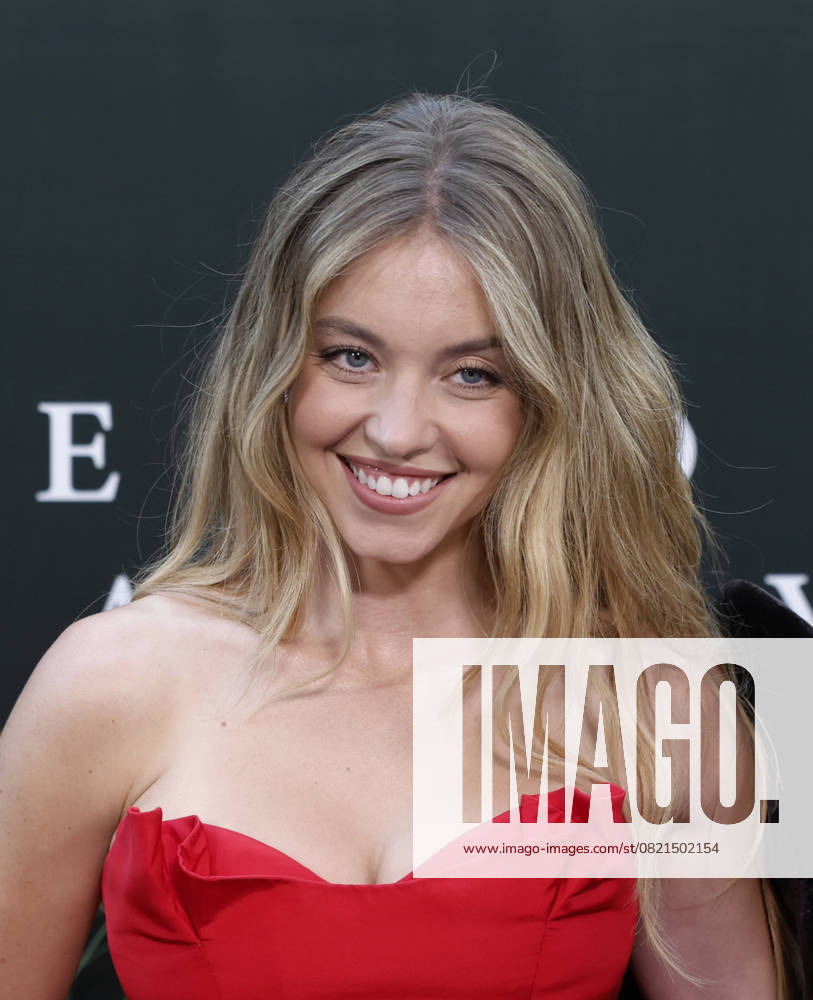 Sydney Sweeney arrives on the red carpet for the Echo Valley New York Premiere at AMC Lincoln Square 13 on June 04, 2025 in New York City. NYP20250604213 JOHNxANGELILLO