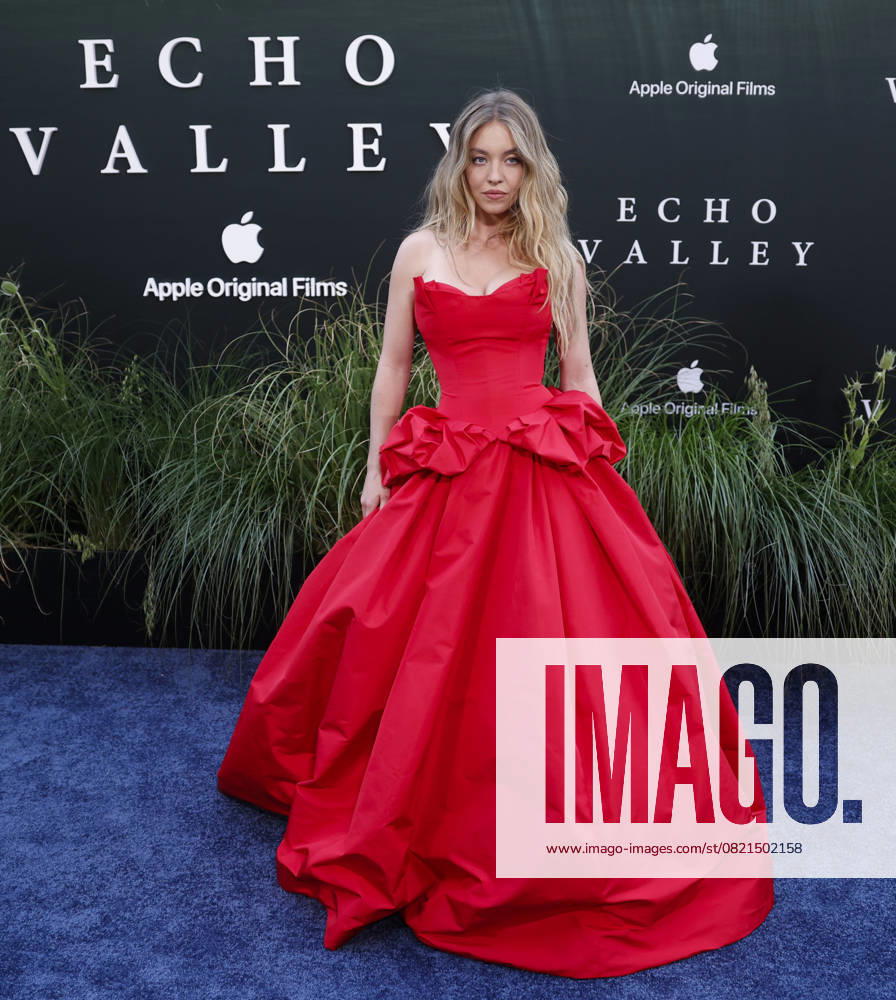 Sydney Sweeney arrives on the red carpet for the Echo Valley New York Premiere at AMC Lincoln Square 13 on June 04, 2025 in New York City. NYP20250604217 JOHNxANGELILLO