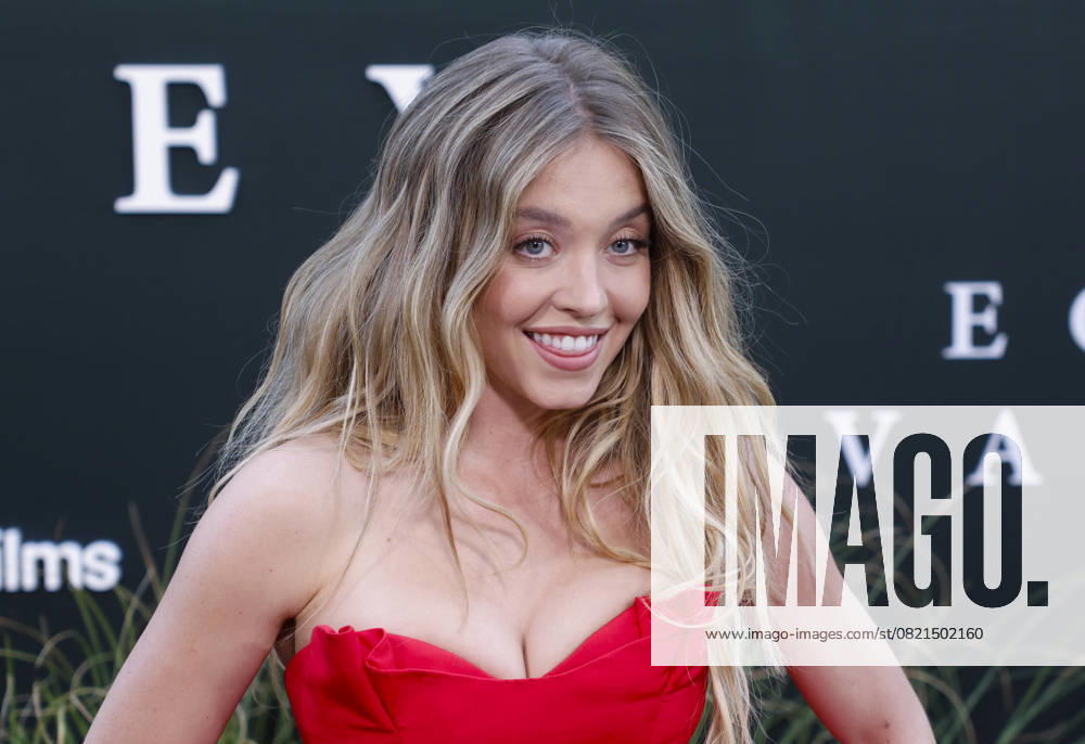 Sydney Sweeney arrives on the red carpet for the Echo Valley New York Premiere at AMC Lincoln Square 13 on June 04, 2025 in New York City. NYP20250604219 JOHNxANGELILLO