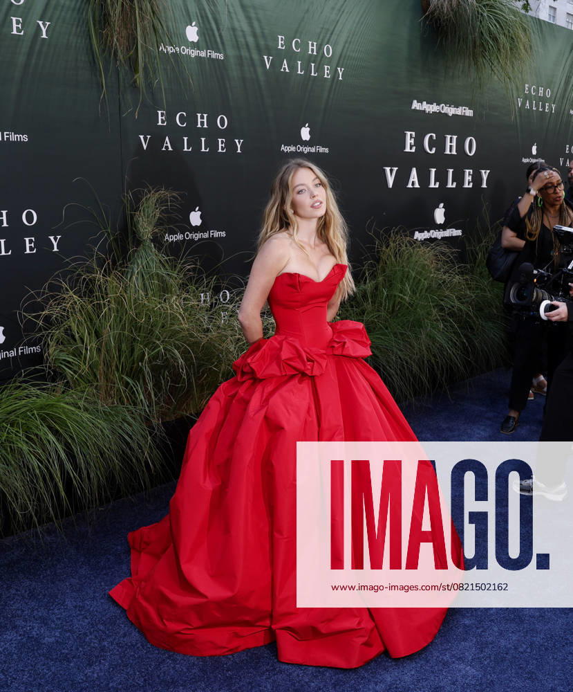 Sydney Sweeney arrives on the red carpet for the Echo Valley New York Premiere at AMC Lincoln Square 13 on June 04, 2025 in New York City. NYP20250604221 JOHNxANGELILLO