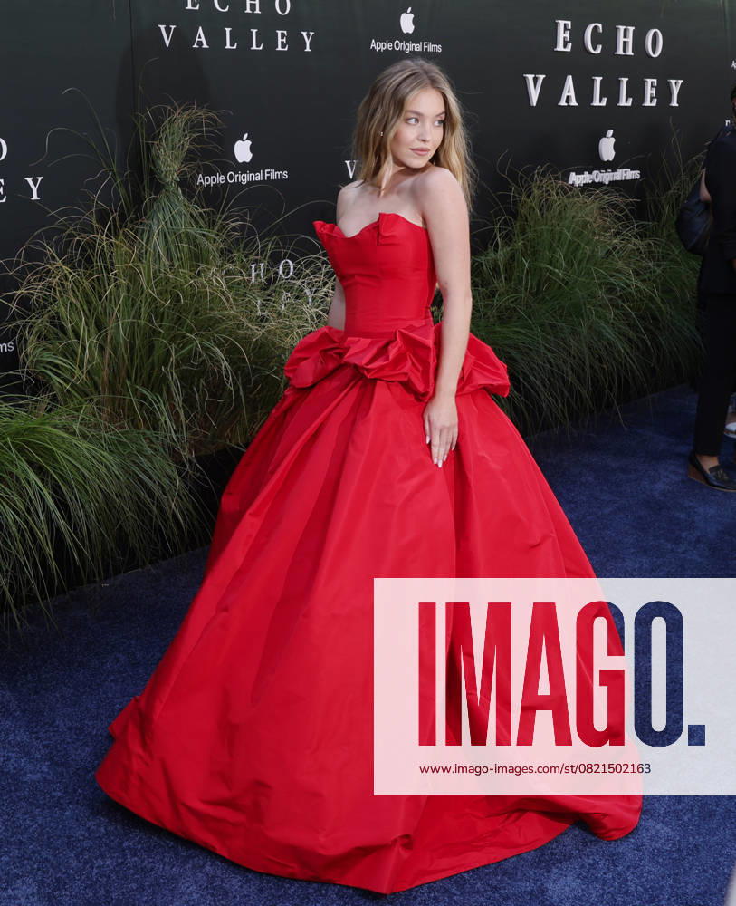 Sydney Sweeney arrives on the red carpet for the Echo Valley New York Premiere at AMC Lincoln Square 13 on June 04, 2025 in New York City. NYP20250604222 JOHNxANGELILLO