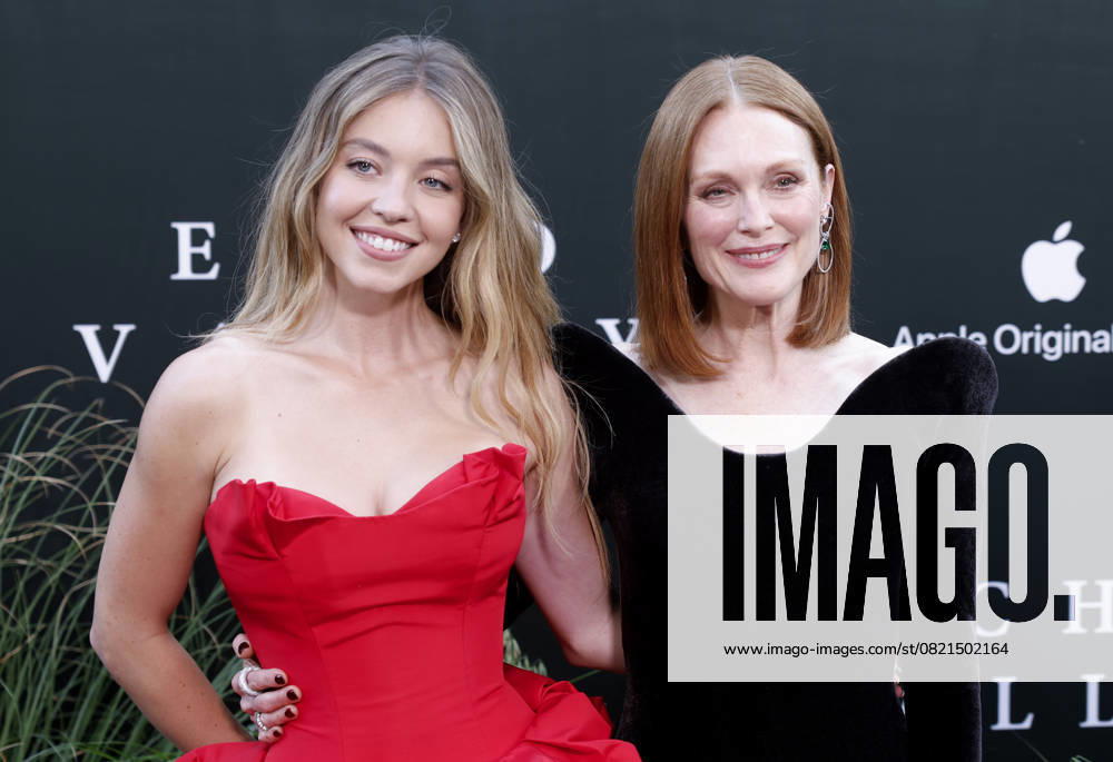 Sydney Sweeney and Julianne Moore arrive on the red carpet for the Echo Valley New York Premiere at AMC Lincoln Square 13 on June 04, 2025 in New York City. NYP20250604224 JOHNxANGELILLO