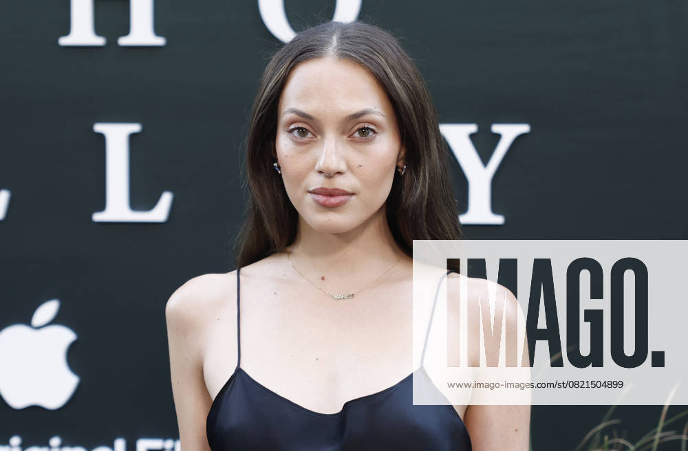 Marisa Dos Santos arrives on the red carpet for the Echo Valley New York Premiere at AMC Lincoln Square 13 on June 04, 2025 in New York City. NYP20250604236 JOHNxANGELILLO