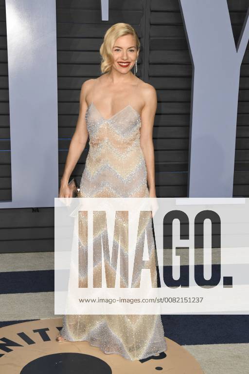 2018 Vanity Fair Oscar Party a Los Angeles. 04 March 2018 - Los Angeles, California - Sienna Miller. 2018 Vanity Fair Oscar Party following the 90th Academy Awards held at the Wallis Annenberg Center for the Performing Arts. Photo Credit: Birdie Thompson AdMedia 224702 2018-03-04 CA Los Angeles Etats-Unis