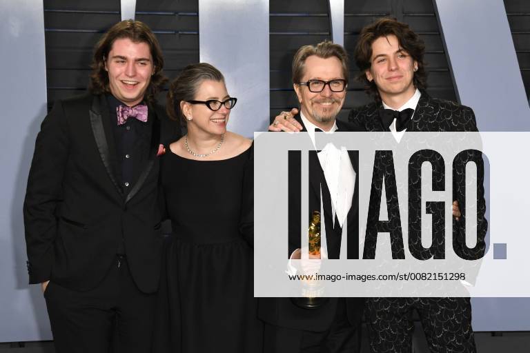 2018 Vanity Fair Oscar Party a Los Angeles. 04 March 2018 - Los Angeles, California - Gulliver Oldman, Gisele Schmidt, Gary Oldman, Charlie Oldman. 2018 Vanity Fair Oscar Party following the 90th Academy Awards held at the Wallis Annenberg Center for the Performing Arts. Photo Credit: Birdie Thompson AdMedia 224702 2018-03-04 CA Los Angeles Etats-Unis