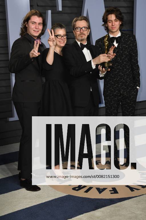 2018 Vanity Fair Oscar Party a Los Angeles. 04 March 2018 - Los Angeles, California - Gulliver Oldman, Gisele Schmidt, Gary Oldman, Charlie Oldman. 2018 Vanity Fair Oscar Party following the 90th Academy Awards held at the Wallis Annenberg Center for the Performing Arts. Photo Credit: Birdie Thompson AdMedia 224702 2018-03-04 CA Los Angeles Etats-Unis