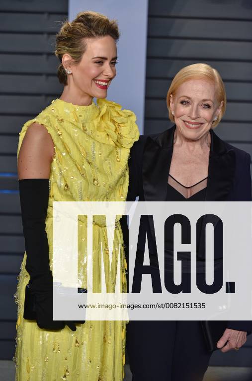 Sarah Paulson (L) and Holland Taylor arrive for the Vanity Fair Oscar Party at the Wallis Annenberg Center for the Performing Arts in Beverly Hills, California on March 4, 2018. LAP201803043046 CHRISTINExCHEW