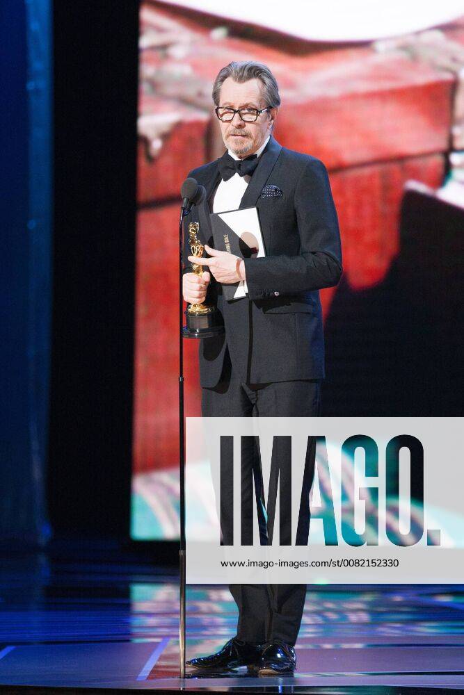 Gary Oldman accepts the Oscar for performance by an actor in a leading role for work on Darkest Hour during the live ABC Telecast of the 90th Oscars® at the Dolby® Theatre in Hollywood, CA on Sunday