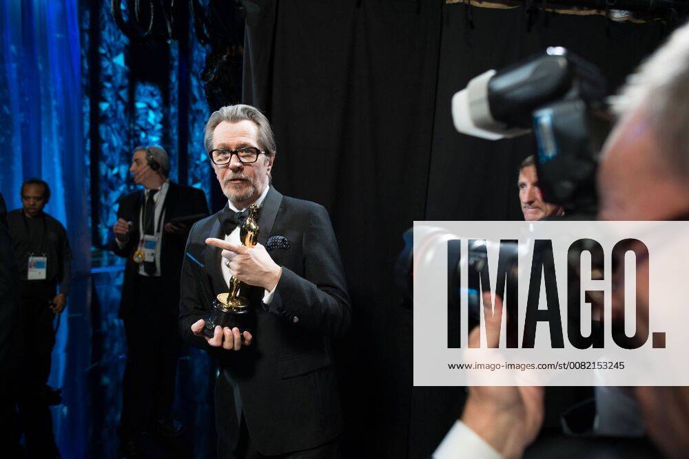 Gary Oldman poses backstage with the Oscar for performance by an actor in a leading role, for work on Darkest Hour during the live ABC Telecast of The 90th Oscars® at the Dolby® Theatre in Hollywood, CA on Sunday