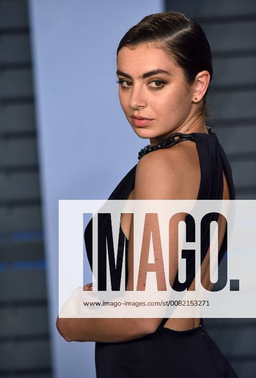 Singer-songwriter Charli XCX arrives for the Vanity Fair Oscar Party at the Wallis Annenberg Center for the Performing Arts in Beverly Hills, California on March 4, 2018. LAP201803043077 CHRISTINExCHEW