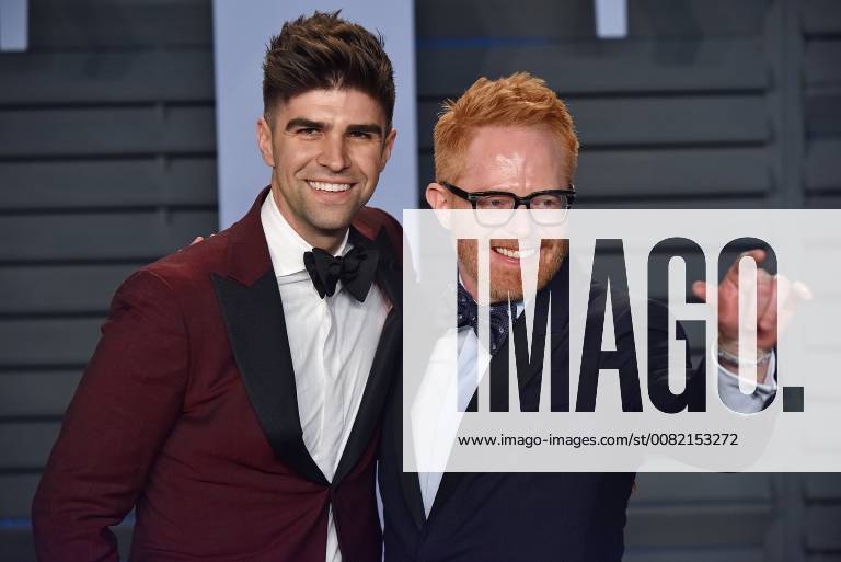 Jesse Tyler Ferguson (R) and his husband Justin Mikita arrive for the Vanity Fair Oscar Party at the Wallis Annenberg Center for the Performing Arts in Beverly Hills, California on March 4, 2018. LAP201803043084 CHRISTINExCHEW